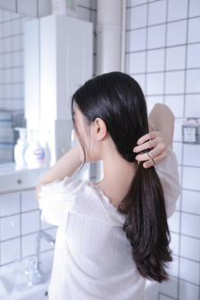 18禁美女挤奶水视频